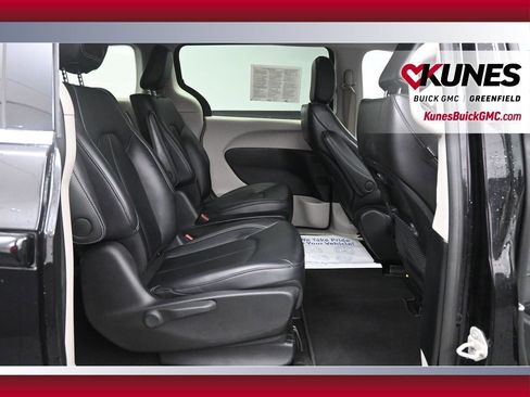 Used 2024 Chrysler Pacifica Select FWD image 20