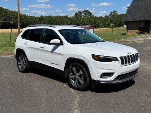 Used 2019 Jeep Cherokee Limited FWD image 2