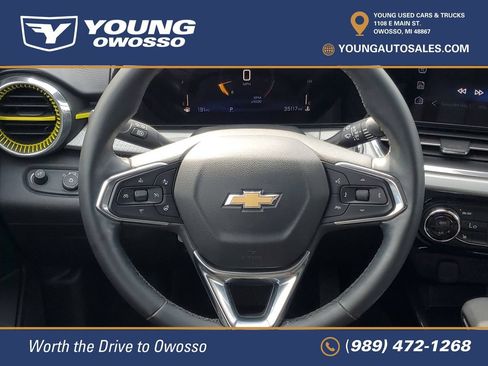 Used 2025 Chevrolet Trax LT w/ Driver Confidence Package FWD image 23
