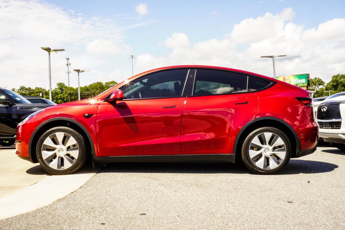 Used 2024 Tesla Model Y Long Range AWD/4WD image 9