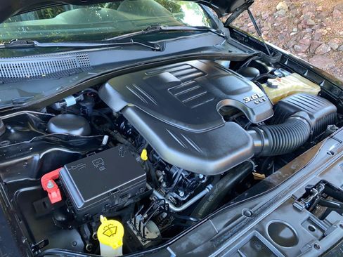 Used 2019 Chrysler 300 Limited AWD/4WD image 16