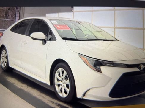 Used 2025 Toyota Corolla LE image 4