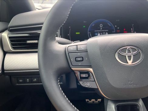 Used 2025 Toyota Camry SE w/ Convenience Package image 23