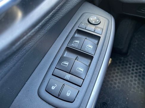 Used 2019 Jeep Cherokee Latitude Plus w/ Cold Weather Group AWD/4WD image 20