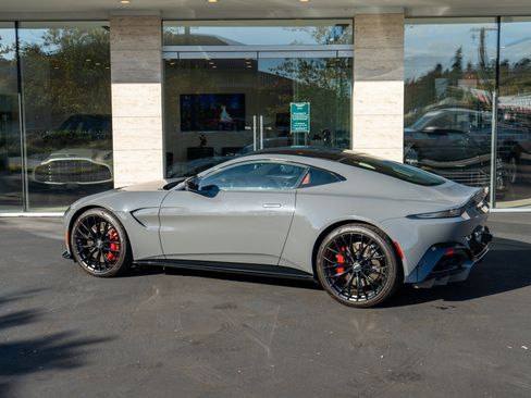 Used 2023 Aston Martin V8 Vantage Coupe image 2