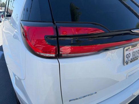 Used 2021 Chrysler Pacifica Touring-L w/ Premium & Safety Sphere Group FWD image 10