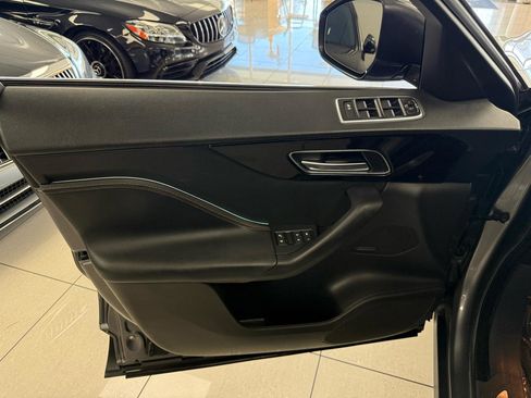 Used 2017 Jaguar F-PACE Prestige image 9