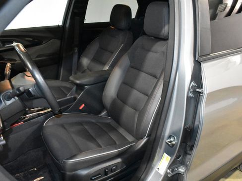 Used 2023 Chevrolet TrailBlazer RS w/ Sun and Liftgate Package image 27