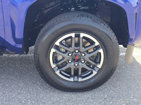 Certified 2025 Toyota Tacoma TRD Sport w/ TRD Sport Premium Package AWD/4WD image 9