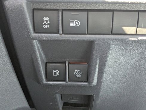 Used 2022 Toyota Sienna XLE image 27