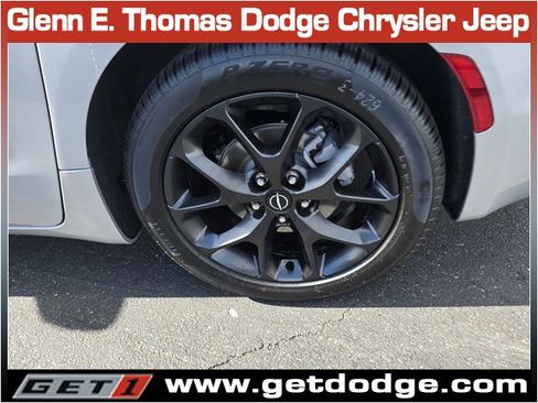 New 2026 Chrysler Pacifica Limited w/ Uconnect Theater Family Group image 7