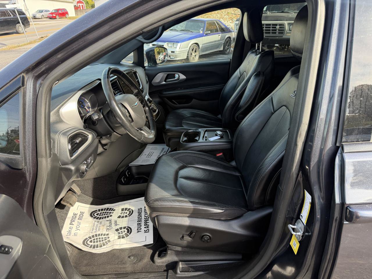 Used 2021 Chrysler Pacifica Touring-L w/ S Appearance Package FWD image 11