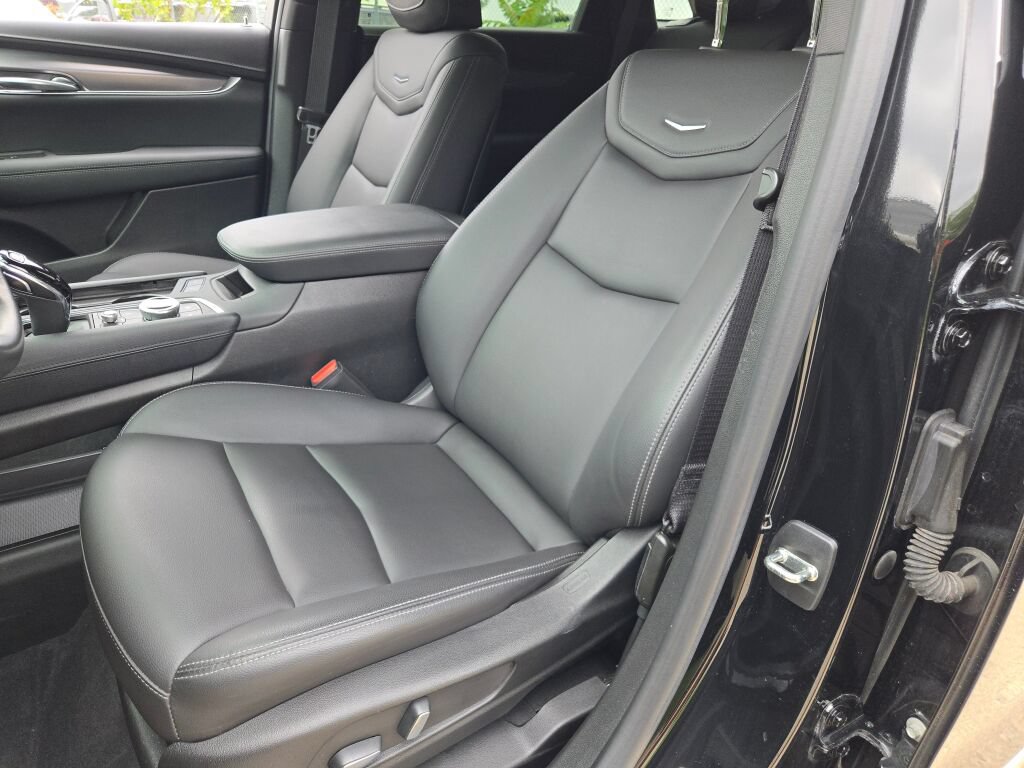 Used 2023 Cadillac XT5 Luxury w/ LPO, Floor Liner Package AWD/4WD image 28