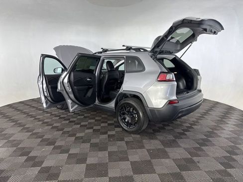 Used 2021 Jeep Cherokee Latitude Plus AWD/4WD image 16