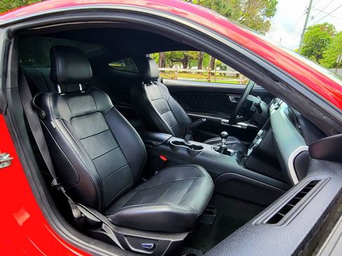 Used 2017 Ford Mustang GT Premium RWD image 4