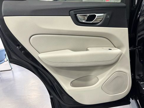 Used 2019 Volvo XC60 T5 Momentum w/ Premium Package image 43