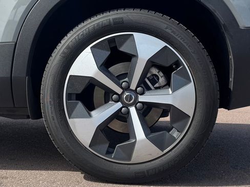 Used 2024 Volvo XC40 B5 Plus AWD/4WD image 12