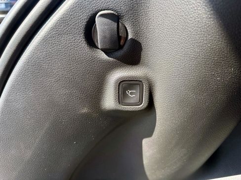 New 2024 Jeep Compass Latitude w/ Sun and Sound Group image 13