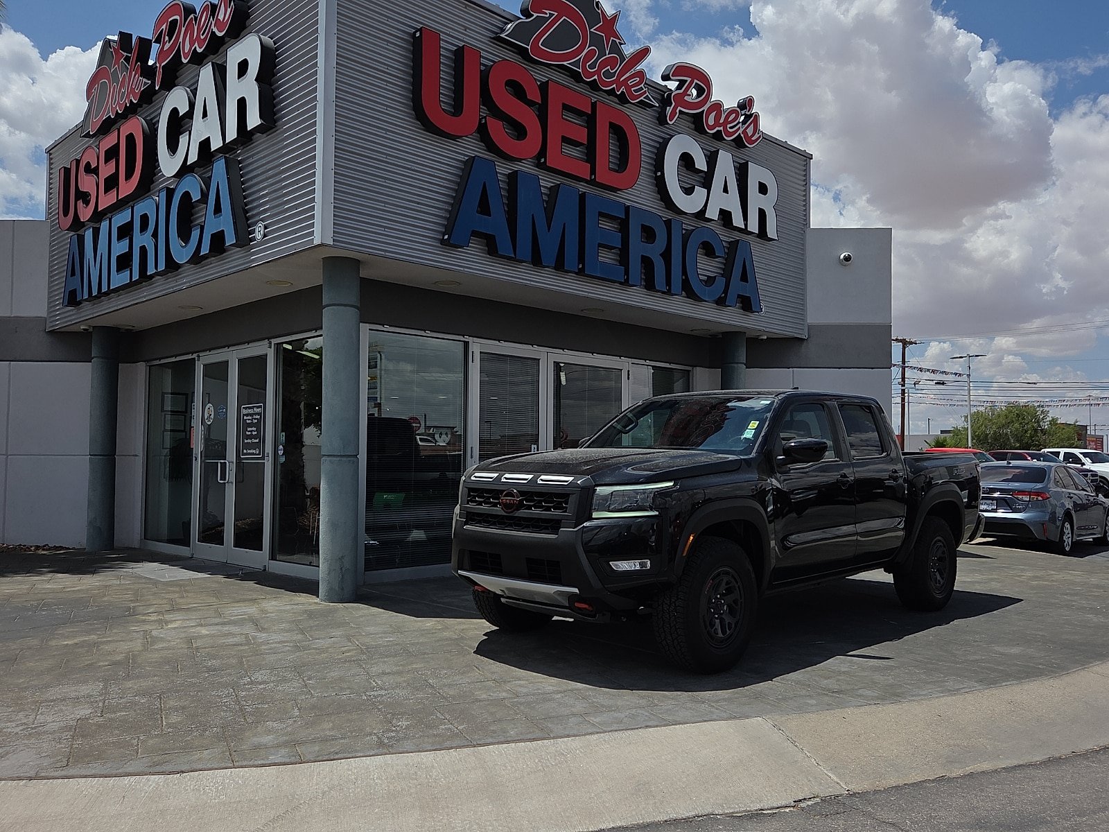 Used 2026 Nissan Frontier PRO-4X AWD/4WD image 1