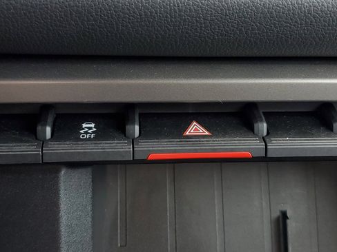Used 2025 Toyota Tundra Limited AWD/4WD image 26