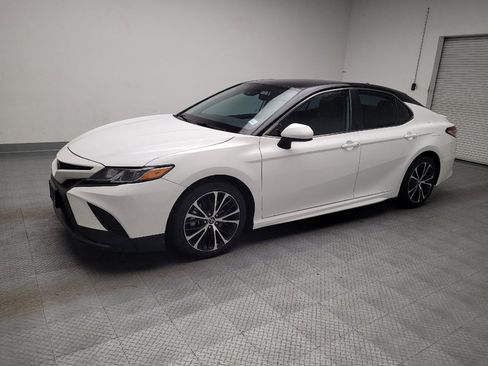 Used 2019 Toyota Camry SE w/ Carpet Mat Package FWD image 2