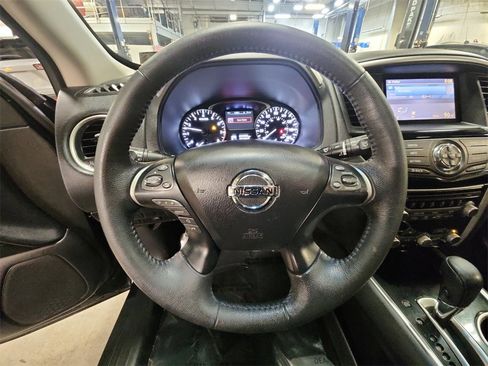 Used 2015 Nissan Pathfinder SV image 15