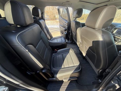 Used 2023 GMC Acadia Denali w/ Denali Ultimate Package image 10