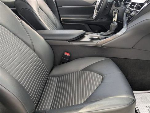 Used 2024 Toyota Camry SE image 19