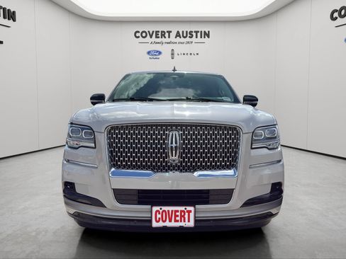 Certified 2024 Lincoln Navigator Reserve AWD/4WD image 8