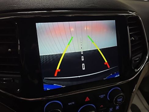 Used 2019 Jeep Grand Cherokee Limited AWD/4WD image 24
