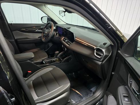 Used 2025 Chevrolet TrailBlazer LT w/ Driver Confidence Package AWD/4WD image 24