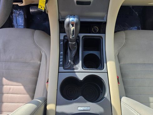 Used 2013 Ford Taurus SE FWD image 40