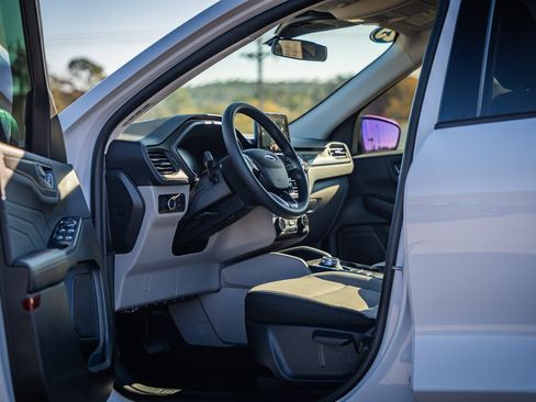 Certified 2025 Ford Escape Active image 17