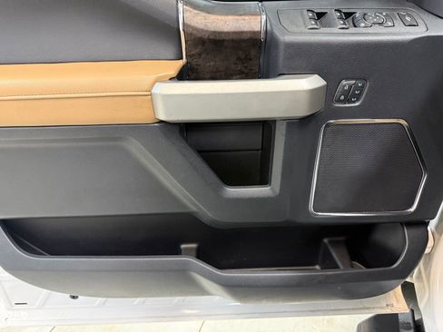 Used 2022 Ford F350 Lariat w/ Chrome Package image 19