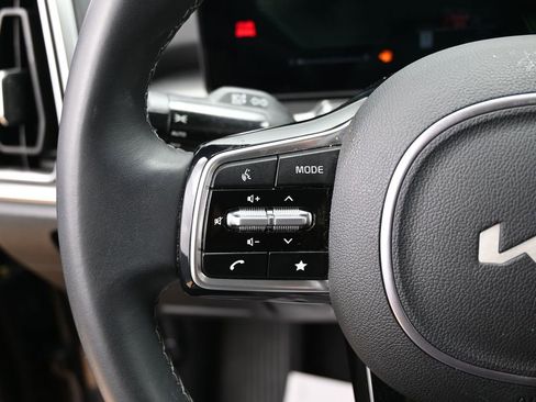 Used 2025 Kia Sorento S image 17