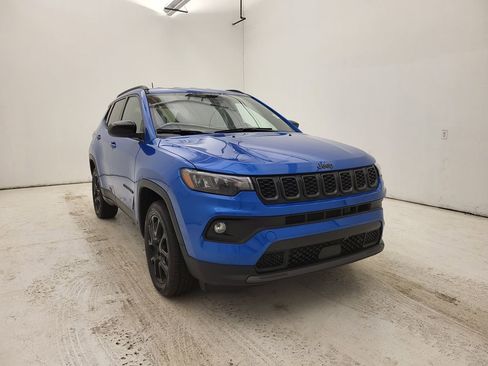 Used 2026 Jeep Compass Latitude image 11