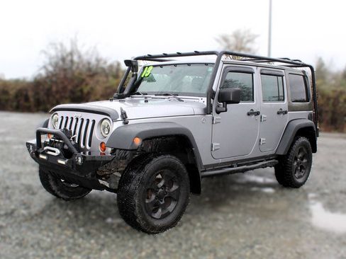 Used 2013 Jeep Wrangler Unlimited Sport image 3