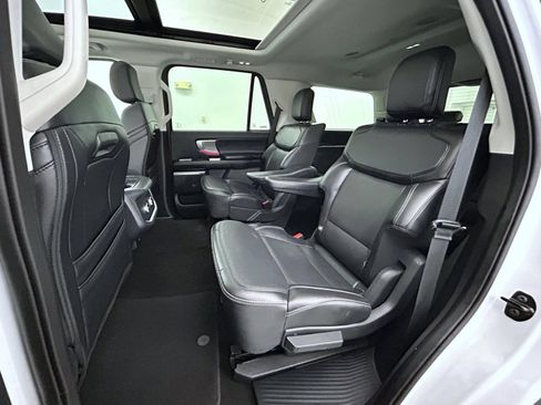 Used 2025 Ford Expedition Platinum AWD/4WD image 22