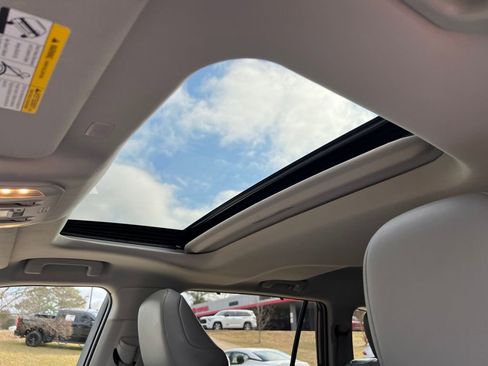 Used 2022 Toyota Highlander XLE image 23