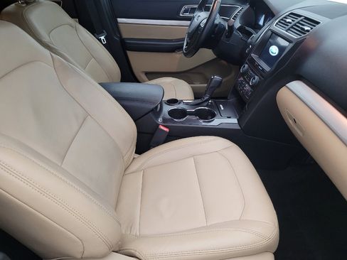 Used 2017 Ford Explorer XLT w/ Equipment Group 202A FWD image 21