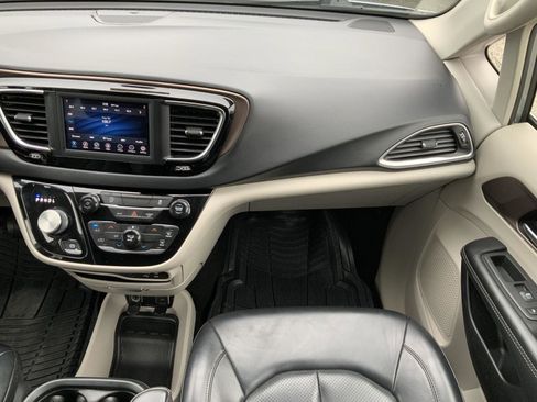 Used 2020 Chrysler Voyager Lxi image 56