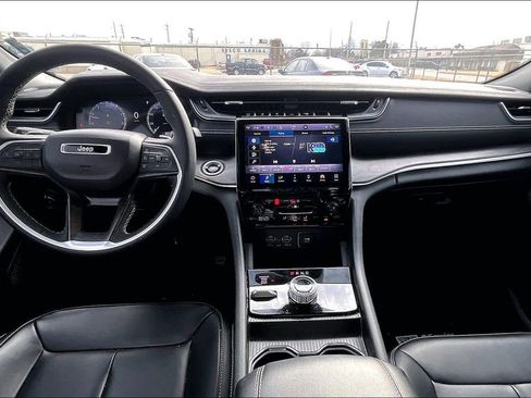 Used 2024 Jeep Grand Cherokee Limited w/ Black Appearance Package image 20