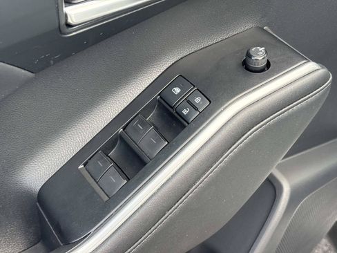 Used 2021 Toyota Highlander XLE FWD image 22