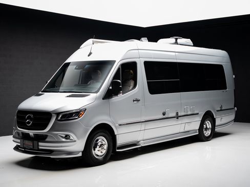 Used 2021 Mercedes-Benz Sprinter 3500 image 4