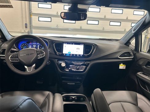New 2026 Chrysler Pacifica Select image 28