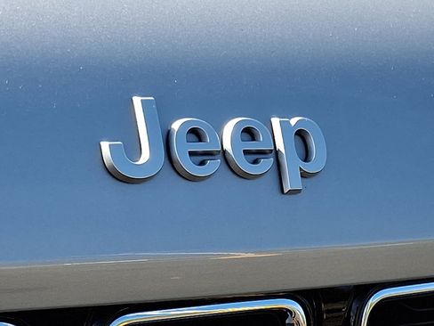 New 2025 Jeep Grand Cherokee Limited w/ Trailer Tow Package image 18