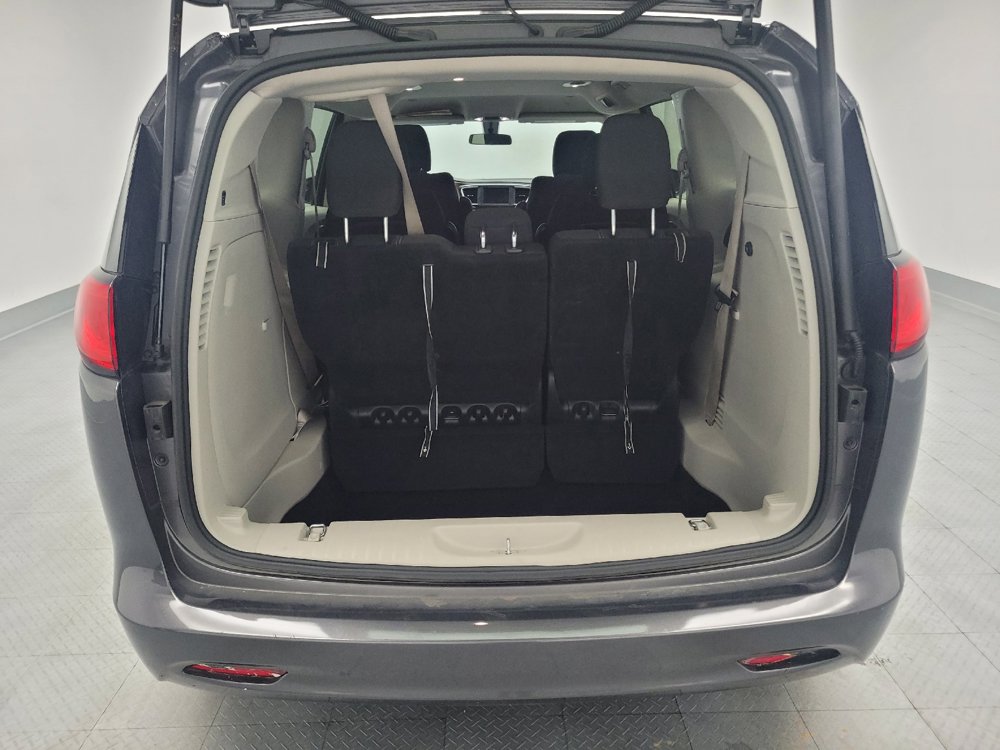 Used 2022 Chrysler Voyager LX FWD image 29