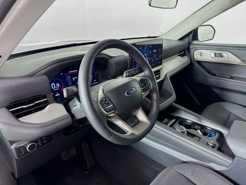 Used 2025 Ford Explorer Active RWD image 8