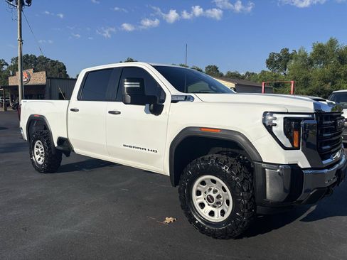 Used 2024 GMC Sierra 2500 Pro w/ Convenience Package AWD/4WD image 2