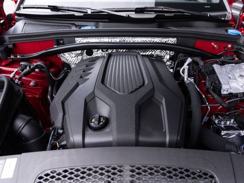 Certified 2026 Porsche Macan AWD/4WD image 36